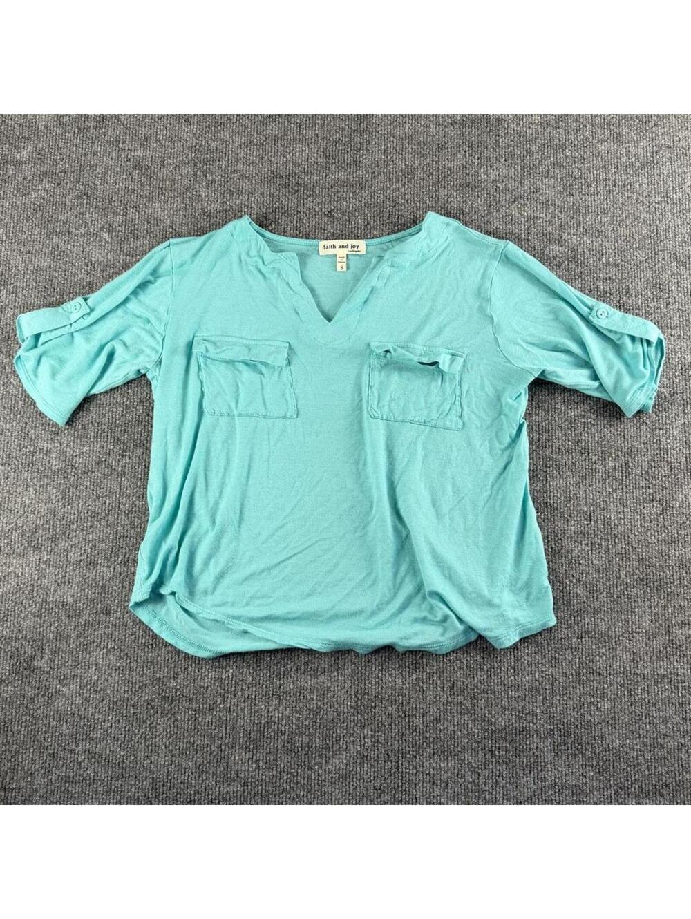 faith and joy Light Blue double pocket V-Neck Top Women's Small - casual, summer